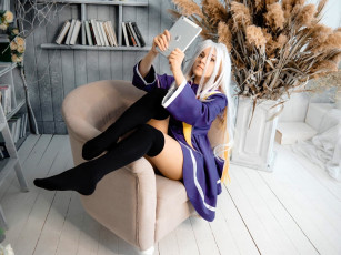 Картинка девушки -+креатив +косплей костюм образ кресло планшет