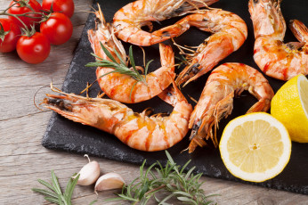 Картинка еда рыбные+блюда +с+морепродуктами помидоры креветки лимон чеснок розмарин
