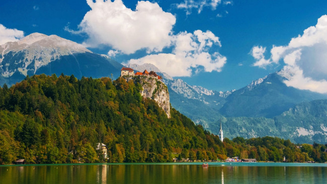 Обои картинки фото города, блед , словения, горы, озеро, замок