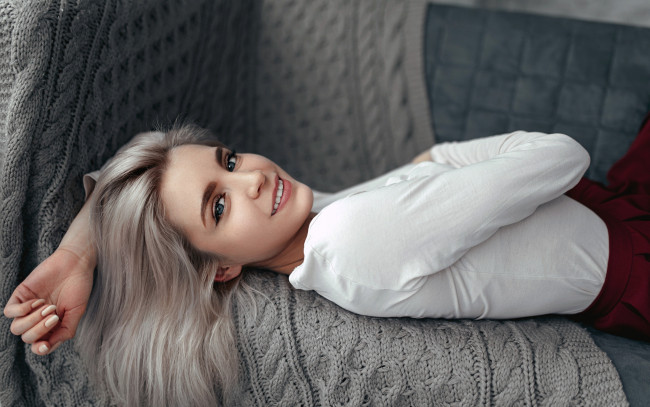 Обои картинки фото девушка, девушки, - блондинки,  светловолосые, блондинка, модель, лицо, поза