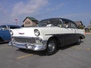 Картинка 1956 chevrolet sedan classic автомобили выставки уличные фото