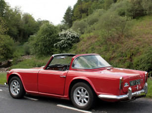 Картинка автомобили triumph