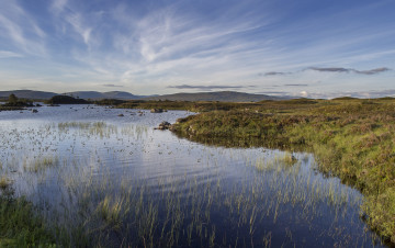 Картинка природа реки озера река трава холмы равнина облака