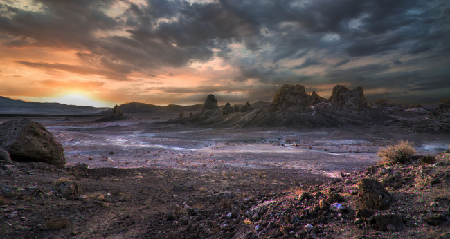 Обои картинки фото природа, горы, камни, тучи, зарево, скалы