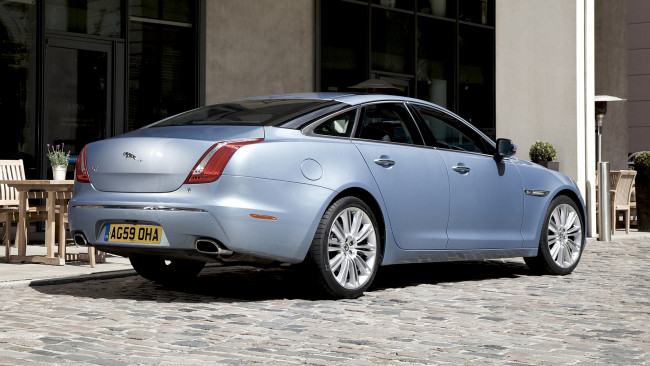 Обои картинки фото jaguar, xj, автомобили, land, rover, ltd, легковые, класс-люкс, великобритания