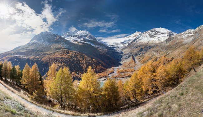 Обои картинки фото природа, горы, трава, дорога, река, котловина