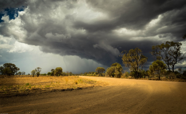 Обои картинки фото природа, дороги, тучи, деревья, дорога, поле