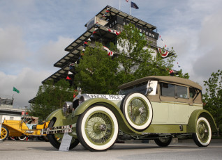 Картинка автомобили выставки+и+уличные+фото classic