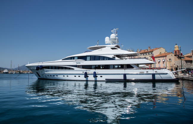 Обои картинки фото yalla - st,  tropez, корабли, Яхты, океанская, причал, яхта