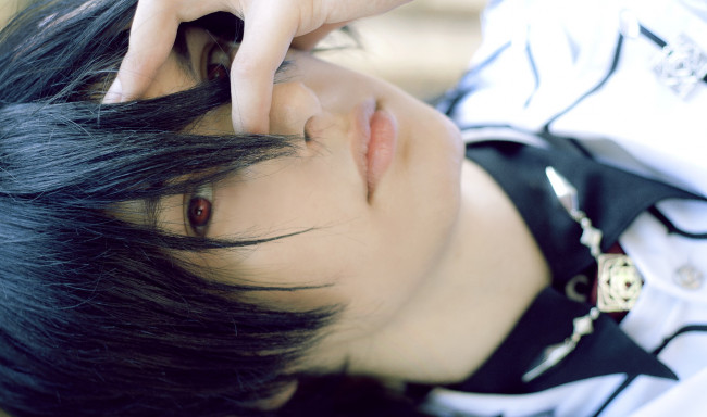 Обои картинки фото разное, cosplay , косплей, брюнет, парень, рыцарь, вампир, взгляд, аниме