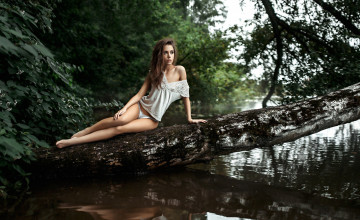 Картинка ksenia+kokoreva девушки ксения+кокорева девушка ksenia kokoreva озеро дерево берёза вода брюнетка модель сидит