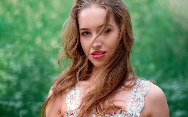 Обои картинки фото девушки, -unsort , лица,  портреты, шатенка, девушка, волосы, портрет, лицо, макияж