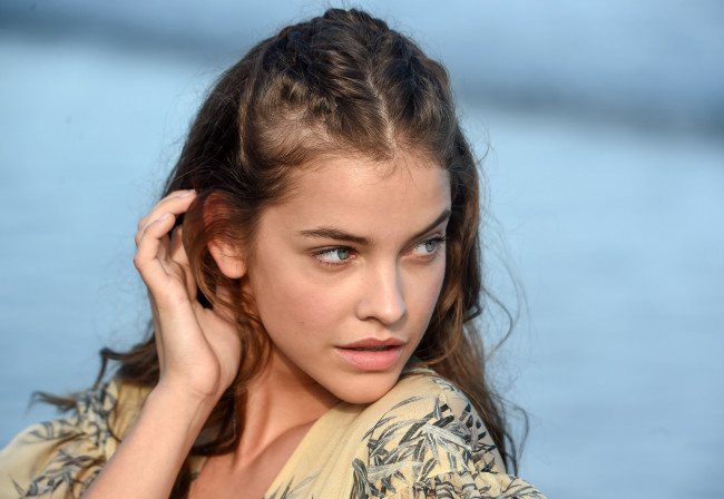 Обои картинки фото девушки, barbara palvin, лицо, модель, рука