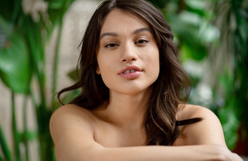 Картинка liv+wild девушки лицо портрет макияж брюнетка модель девушка liv wild улыбка взгляд