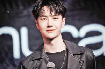 Картинка мужчины wang+yi+bo лицо куртка микрофон