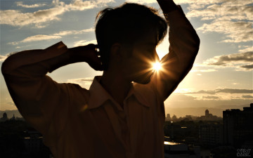 Картинка мужчины xiao+zhan актер рубашка небо облака закат город