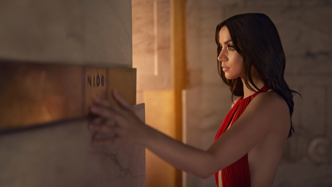 Обои картинки фото девушки, ana de armas, ana, de, armas, актриса, профиль, красное, платье, открытая, спина, знаменитости