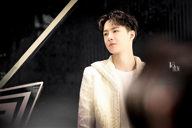 Обои картинки фото мужчины, wang yi bo, актер, певец, пиджак