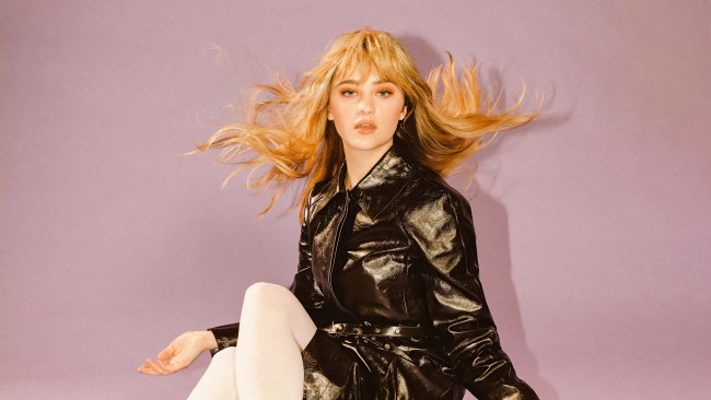 Обои картинки фото lizzy greene, девушки, блондинка, куртка