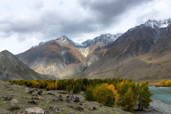 обоя природа, горы, тучи, река, деревья, осень, камни