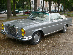 Картинка автомобили выставки уличные фото