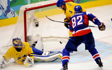 Картинка спорт хоккей шайба атака вратарь ворота