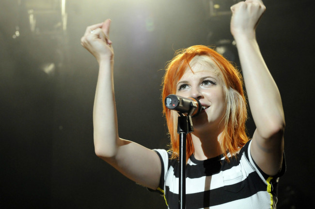 Обои картинки фото hayley, williams, музыка, paramore, певица, вокалистка