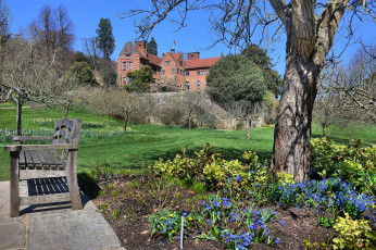 Картинка города -+дворцы +замки +крепости скамейка газон замок парк