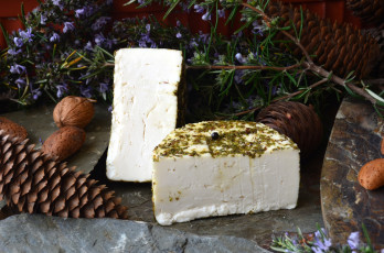 Картинка еда сырные+изделия шишки орехи сыр