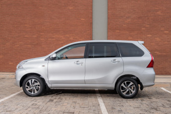 Картинка автомобили toyota светлый 2015г za-spec avanza