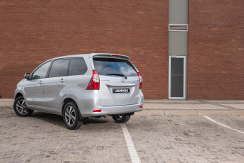 Картинка автомобили toyota светлый avanza za-spec 2015г