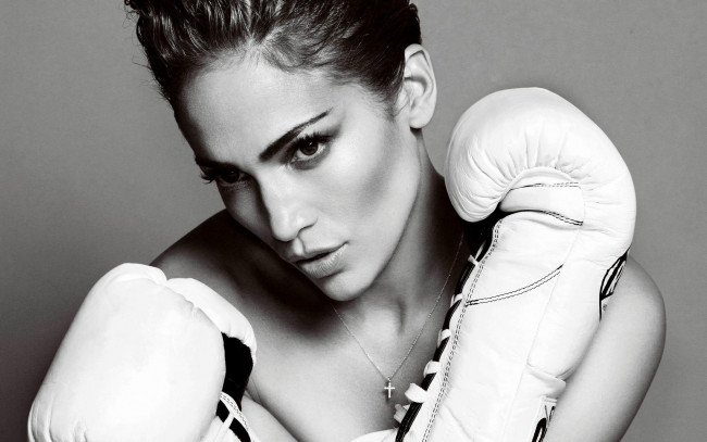 Обои картинки фото девушки, jennifer lopez, перчатки, черно-белая, актриса, бокс, певица, дженнифер, лопез, крестик