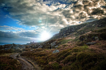 Картинка природа горы тропинка облака