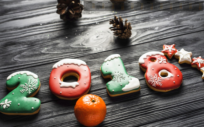 Обои картинки фото календари, праздники,  салюты, шишка, мандарин, печенье, 2018