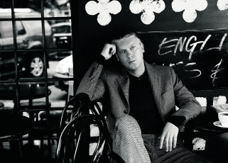 Картинка сергей+светлаков мужчины кафе актер костюм