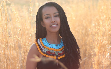 Картинка девушки -unsort+ лица +портреты молодая взгляд мулатка чернокожая темнокожая модель красотка лицо портрет девушка