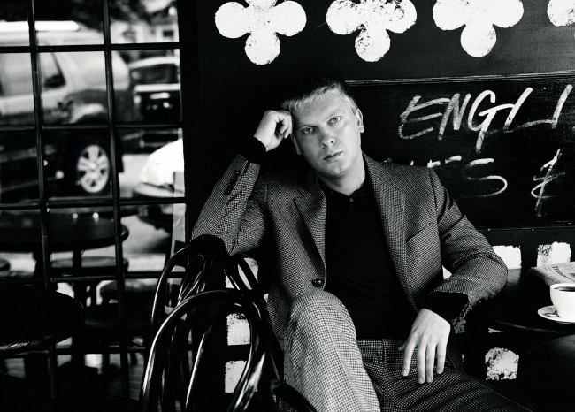 Обои картинки фото сергей светлаков, мужчины, кафе, актер, костюм