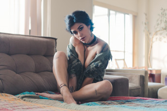 Картинка bruna девушки -+брюнетки +шатенки татуировки тату пирсинг девушка модель брюнетка красотка красавица флирт стройная фигура сексуальная секси поза взгляд макияж