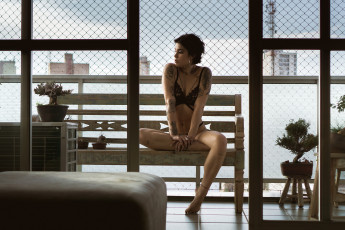 Картинка bruna девушки -+брюнетки +шатенки татуировки тату пирсинг девушка модель брюнетка красотка красавица флирт стройная фигура сексуальная секси поза взгляд макияж