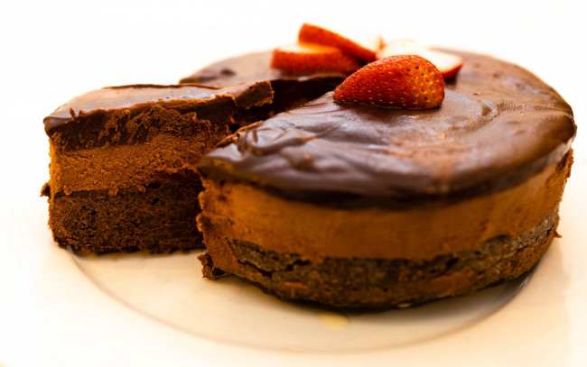 Обои картинки фото еда, торты, шоколадный, торт, клубника
