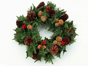 Картинка праздничные украшения венок шишки ягоды