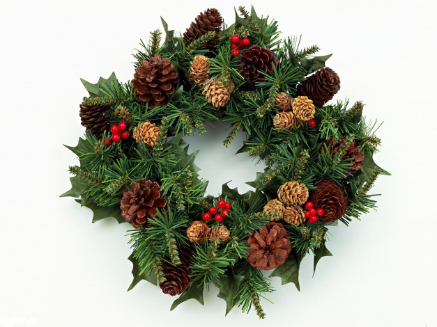 Обои картинки фото праздничные, украшения, венок, шишки, ягоды