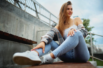 Картинка красивая+девушка девушки -+брюнетки +шатенки девушка женщина шатенка темноволосая сексуальная модель звезда позирует разная обувь верхняя стильная одежда нижнее эротическое бельё трусы лифчик колготки чулки аксессуары макияж и множество элементов на фотографии