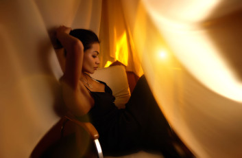 Картинка красивая+девушка девушки -+брюнетки +шатенки девушка женщина брюнетка темноволосая сексуальная модель звезда позирует разная обувь верхняя стильная одежда нижнее эротическое бельё трусы лифчик колготки чулки аксессуары макияж и множество элементов на фотографии