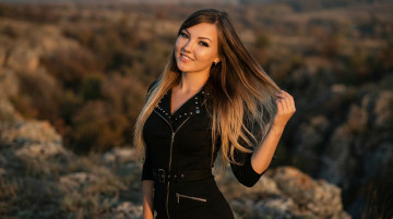 обоя красивая девушка, девушки, - лица,  портреты, девушка, женщина, шатенка, темноволосая, сексуальная, модель, звезда, позирует, разная, обувь, верхняя, стильная, одежда, нижнее, эротическое, бельё, трусы, лифчик, колготки, чулки, аксессуары, макияж, и, множество, элементов, на, фотографии