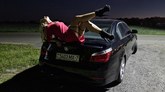 Обои картинки фото автомобили, -авто с девушками, bmw, 5, series