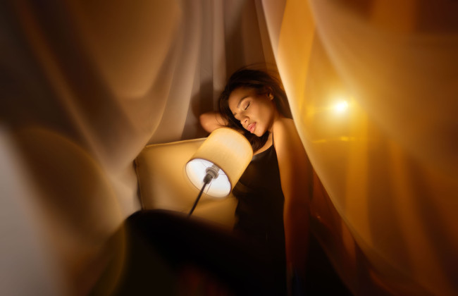 Обои картинки фото красивая девушка, девушки, - брюнетки,  шатенки, девушка, женщина, брюнетка, темноволосая, сексуальная, модель, звезда, позирует, разная, обувь, верхняя, стильная, одежда, нижнее, эротическое, бельё, трусы, лифчик, колготки, чулки, аксессуары, макияж, и, множество, элементов, на, фотографии