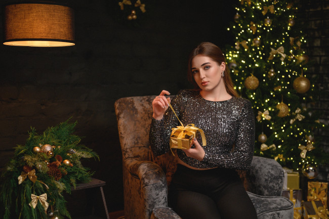 Обои картинки фото красивая девушка, девушки, - брюнетки,  шатенки, девушка, женщина, шатенка, темноволосая, сексуальная, модель, звезда, позирует, разная, обувь, верхняя, стильная, одежда, нижнее, эротическое, бельё, трусы, лифчик, колготки, чулки, аксессуары, макияж, и, множество, элементов, на, фотографии