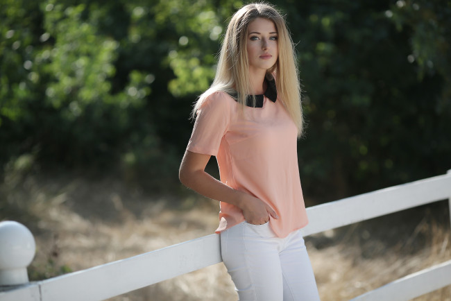 Обои картинки фото красивая девушка, девушки, - брюнетки,  шатенки, девушка, женщина, шатенка, темноволосая, сексуальная, модель, звезда, позирует, попа, грудь, ножки, разная, обувь, верхняя, стильная, одежда, нижнее, эротическое, бельё, трусы, лифчик, колготки, чулки, аксессуары, макияж, и, множество, элементов, на, фотографии