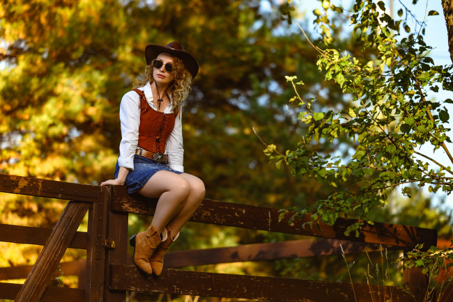 Обои картинки фото красивая девушка, девушки, - брюнетки,  шатенки, девушка, женщина, шатенка, темноволосая, сексуальная, модель, звезда, позирует, попа, грудь, ножки, разная, обувь, верхняя, стильная, одежда, нижнее, эротическое, бельё, трусы, лифчик, колготки, чулки, аксессуары, макияж, и, множество, элементов, на, фотографии